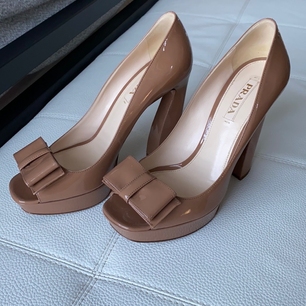 Prada Cammeo Bow Peep-Toe Sandal 👡